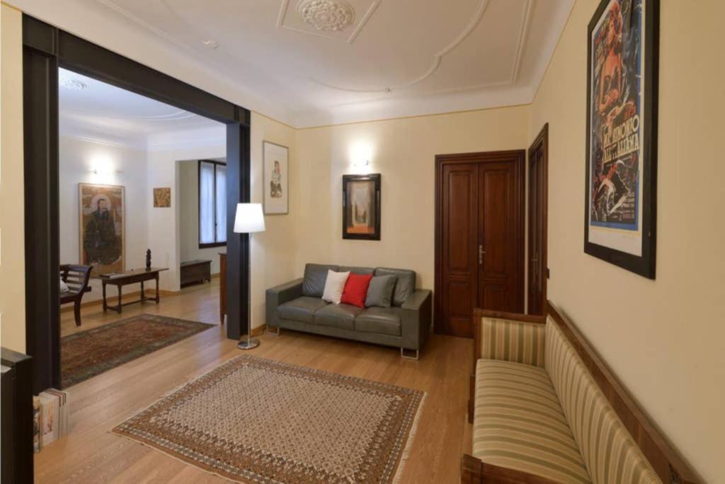 C-Rooms, Residenza Correggio パルマ エクステリア 写真